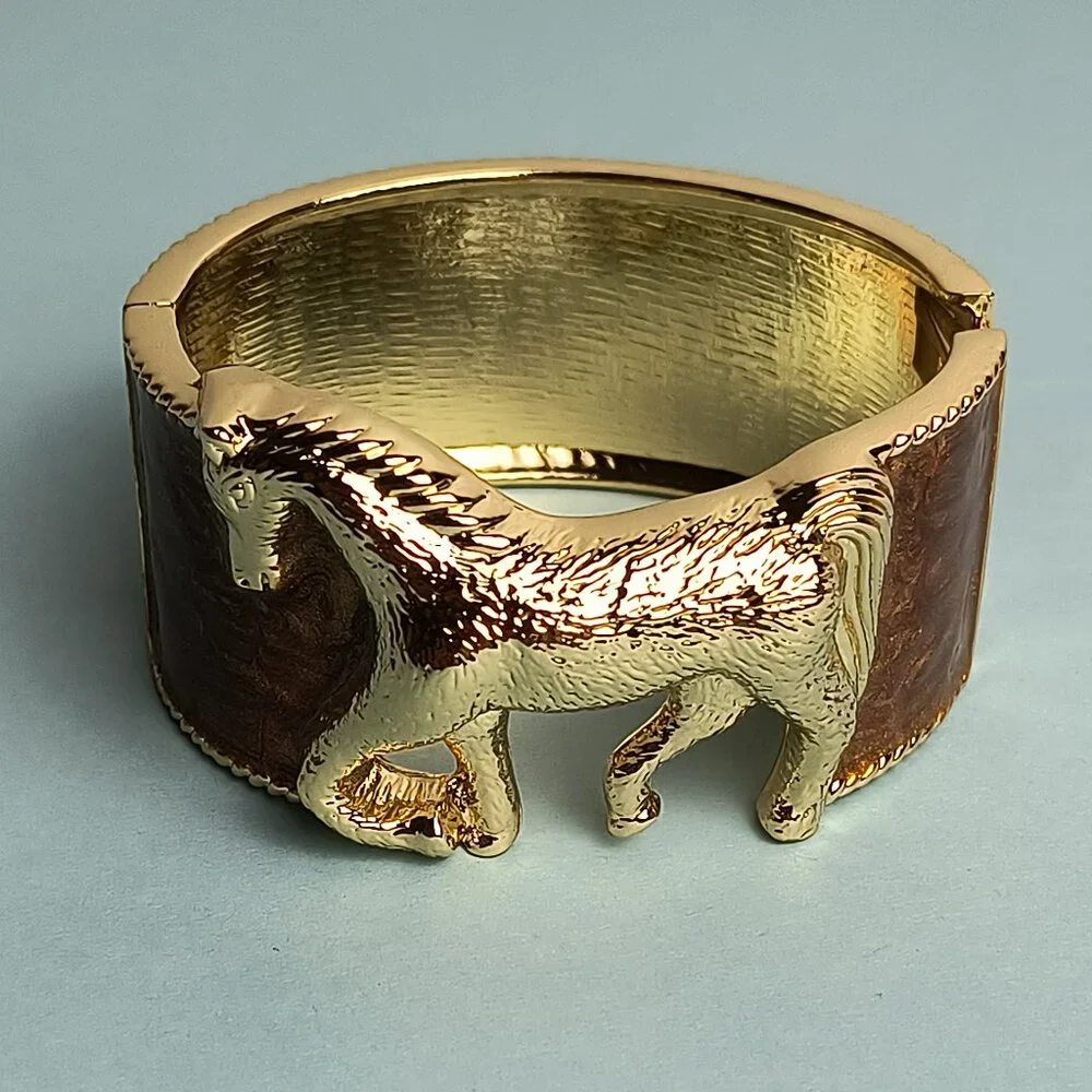 Western Glam Dripping Oil Oval Mustang horse Hinged Cuff Bangle Clamper Cuff